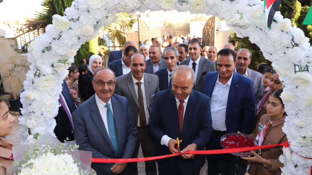 وزير التربية والتعليم عزمي محافظة يفتتح نادي معلمي مأدبا