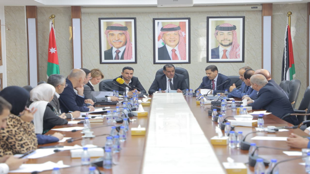 اللجنة الإدارية في مجلس النواب خلال اجتماعها لمناقشة ملف التعيين من مخزون هيئة الخدمة والإدارة العامة.