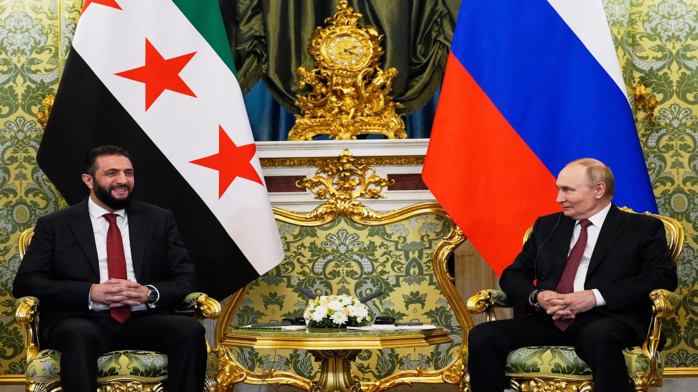 الرئيس الروسي فلاديمير بوتين ونظيره السوري أحمد الشرع.