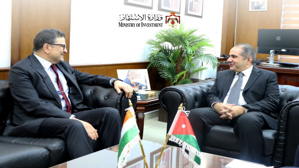 وزير الاستثمار يبحث مع السفير الهندي تعزيز التعاون الاقتصادي ومتابعة آفاق الاستثمار بين البلدين.(وزارة الاستثمار)