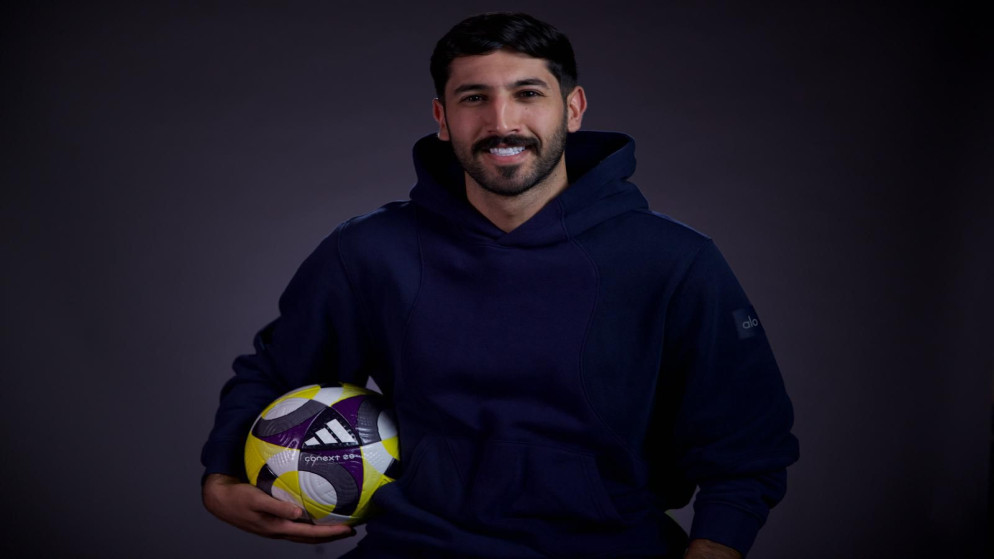 لاعب المنتخب الوطني لكرة القدم يزن النعيمات.
