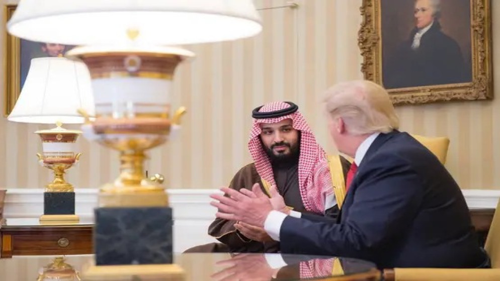 صورة أرشيفية للأمير محمد بن سلمان يلتقي مع الرئيس الأميركي دونالد ترامب.