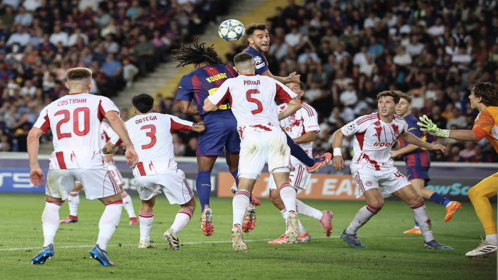 جانب من مباراة كرة القدم  بين نادي برشلونة ونادي أولمبياكوس على ملعب أوليمبيك لويس كومبانيس في برشلونة، 21 تشرين الأول 2025. (أ ف ب)