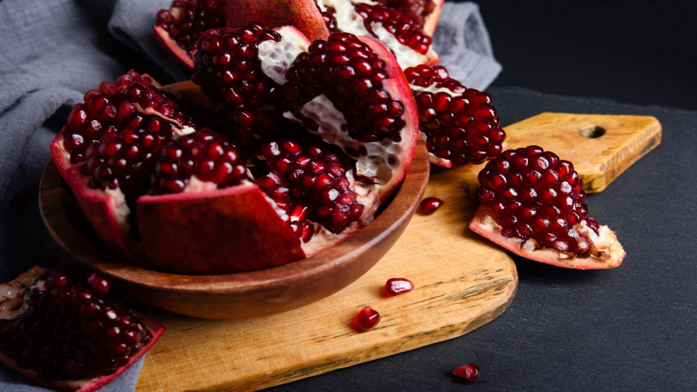 صورة توضيحية لثمار الرمان. (istockphoto)