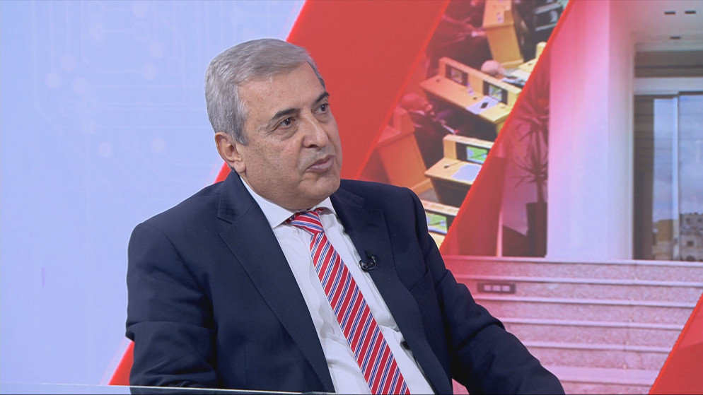 مدير مركز الدراسات الاستراتيجية في الجامعة الأردنية حسن المومني.