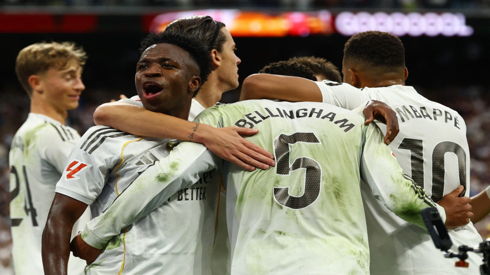 ريال مدريد يقتنص فوزا ثمينا من برشلونة. (رويترز)