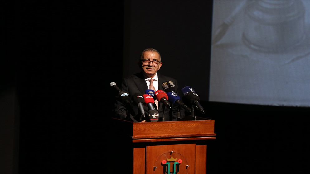 وزير الثقافة مصطفى الرواشدة خلال رعايته فعاليات مهرجان المثلث الذهبي الأردني في دورته الحادية عشرة