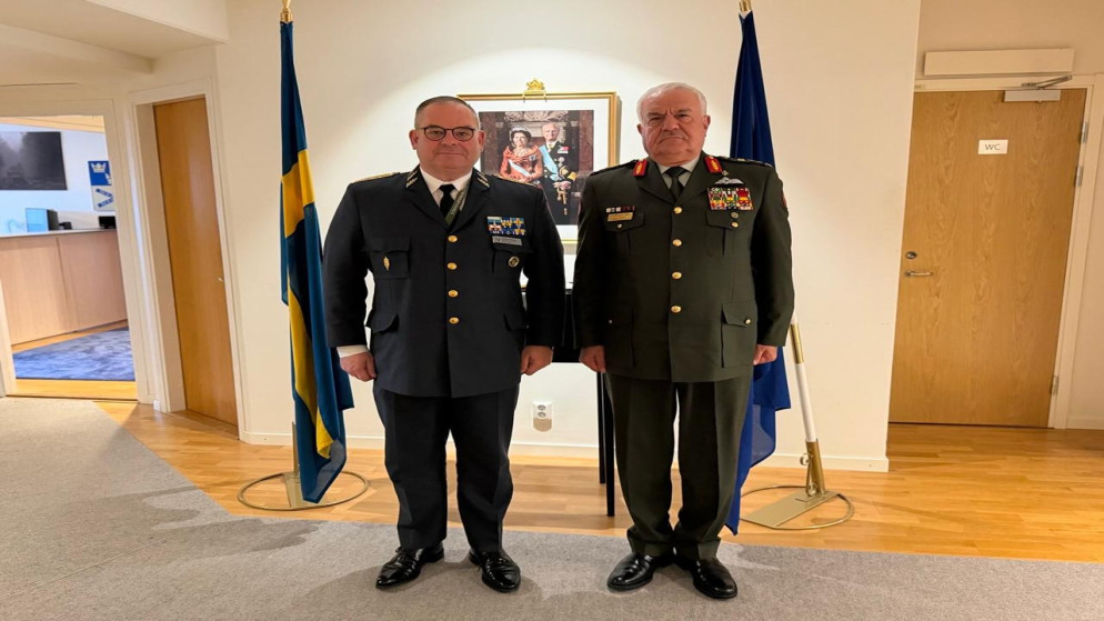 رئيس هيئة الأركان يلتقي القائد الأعلى للقوات المسلحة السويدية ورئيس أركان الدفاع.