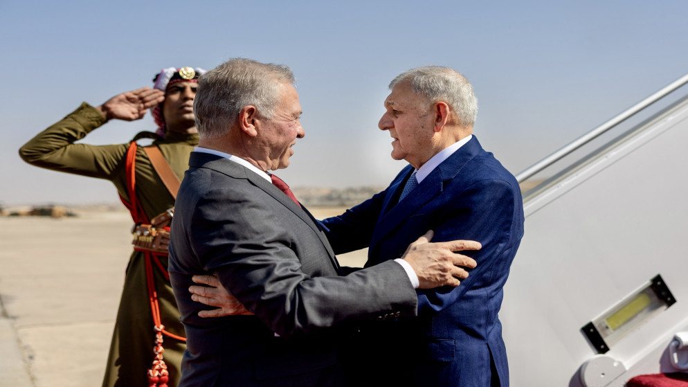 جلالة الملك خلال استقباله الرئيس العراقي عبداللطيف رشيد.