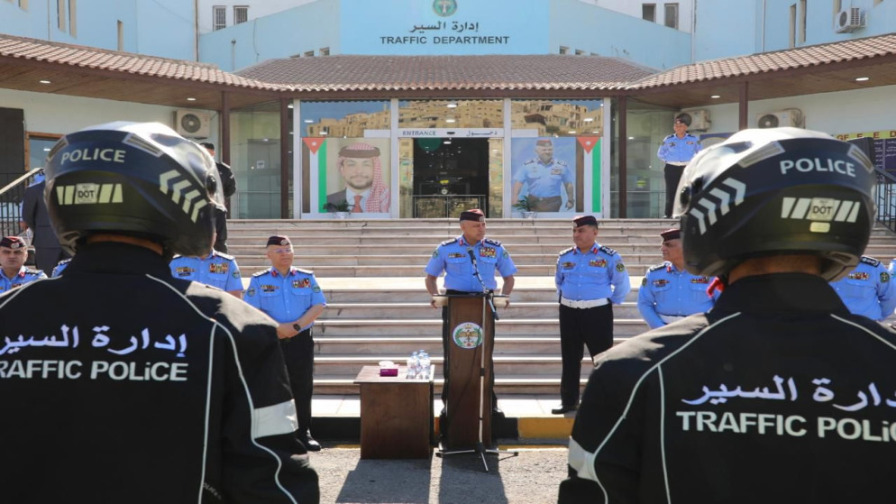 مدير الأمن العام يلتقي مديري الإدارات المرورية في إدارة السير .