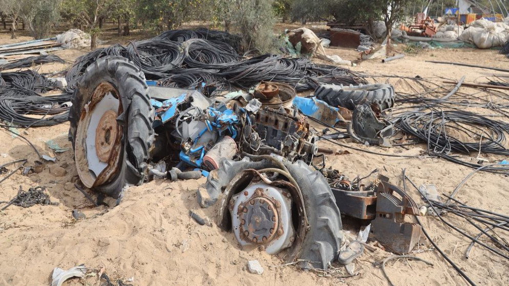 جرار زراعي مدمر في أرض زراعية لحقت بها أضرار في قطاع غزة. (الأمم المتحدة)