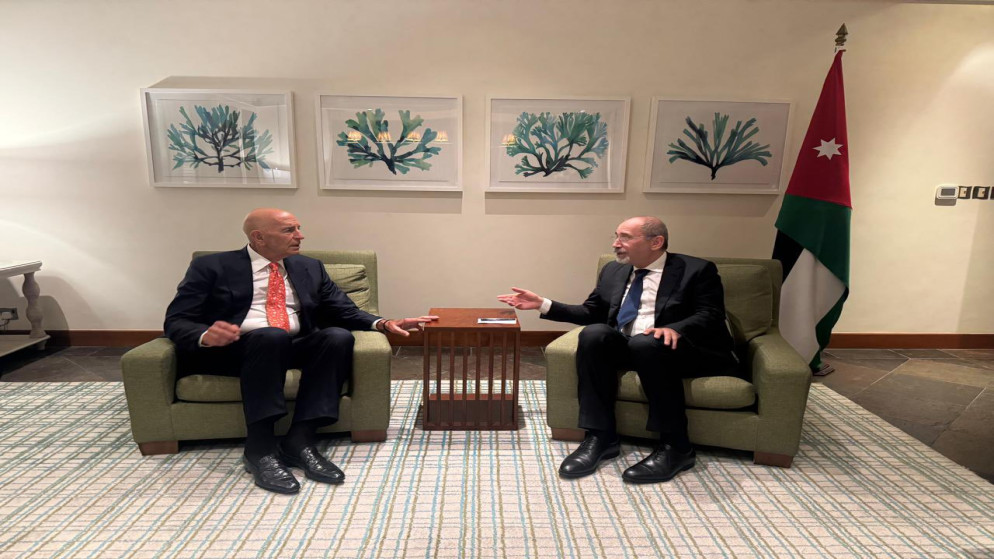 نائب رئيس الوزراء وزير الخارجية وشؤون المغتربين أيمن الصفدي يلتقي مع المبعوث الأميركي الخاص لسوريا وسفير الولايات المتحدة لدى تركيا توماس بارِك على هامش أعمال الدورة الحادية والعشرين لحوار المنامة. (وزارة الخارجية)