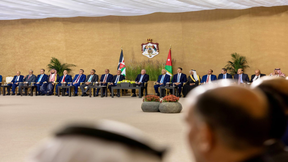 الملك يلتقي وجهاء وممثلين عن أبناء وبنات الكرك. 2 تشرين ثاني 2025.