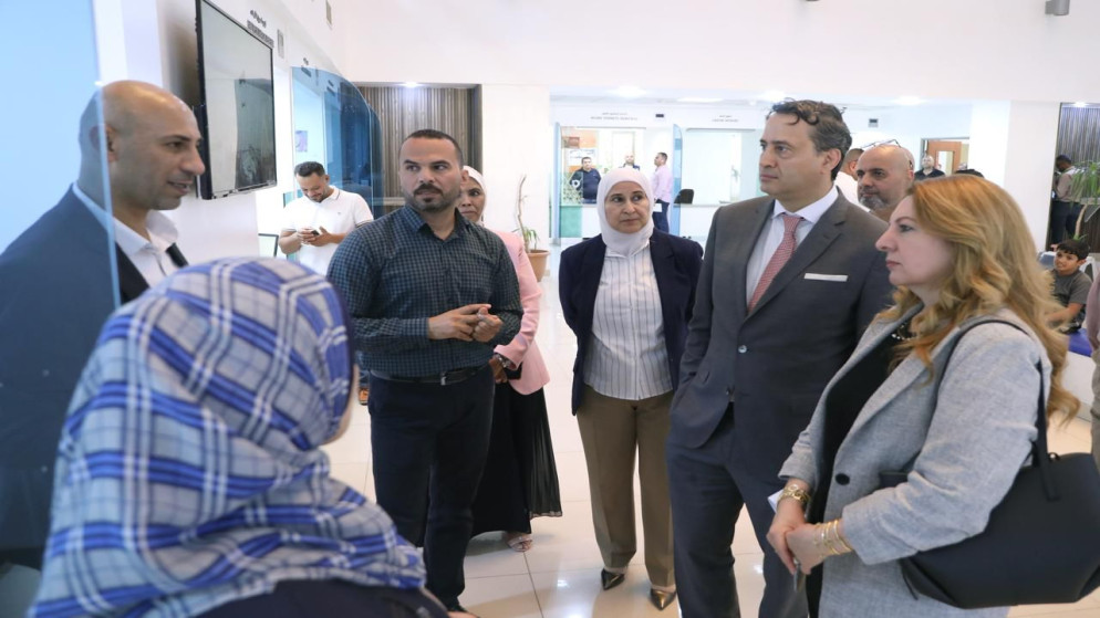 وزيرة الدولة للشؤون الخارجية نانسي نمروقة تتفقد مكتب التصديق التابع لوزارة الخارجية وشؤون المغتربين الواقع ضمن نافذة الاستثمار التابعة لمديرية خدمات المستثمرين في سلطة منطقة العقبة الاقتصادية الخاصة.(المملكة)