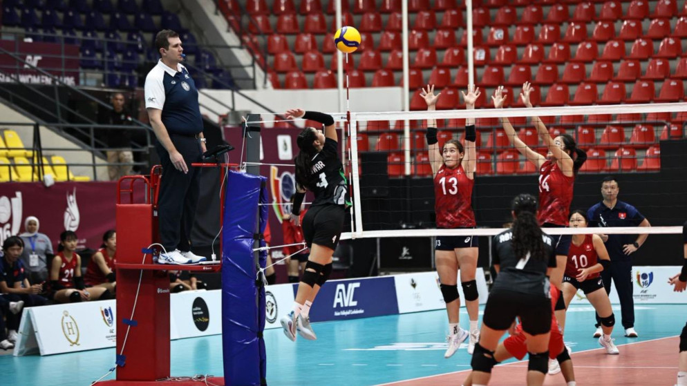 منتخب الناشئات للكرة الطائرة يخسر أمام هونغ كونغ.