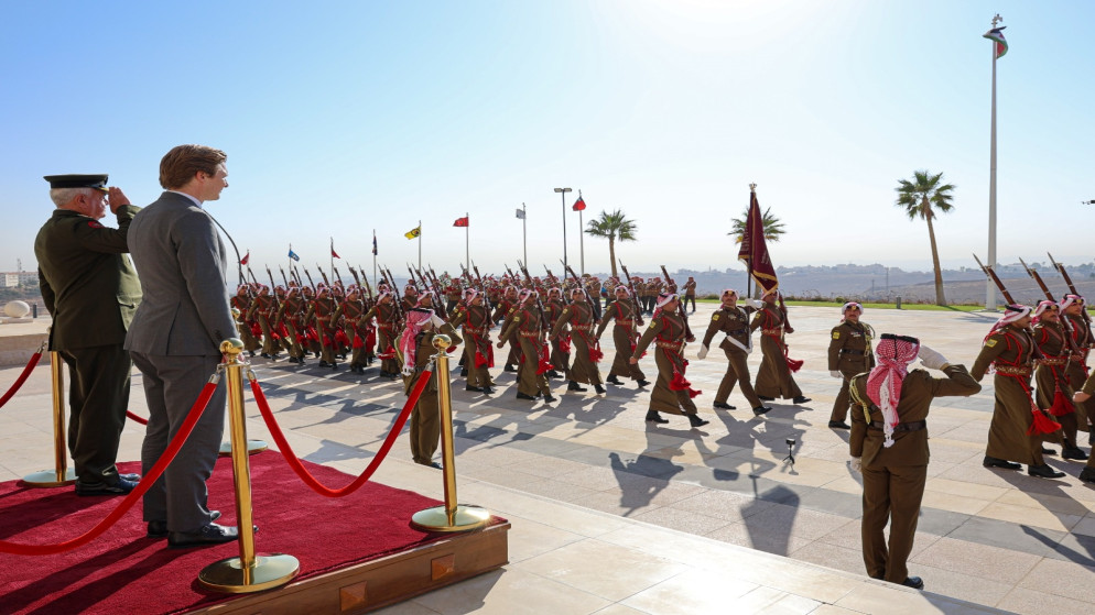 رئيس هيئة الأركان المشتركة يستقبل وزير الدفاع الهولندي