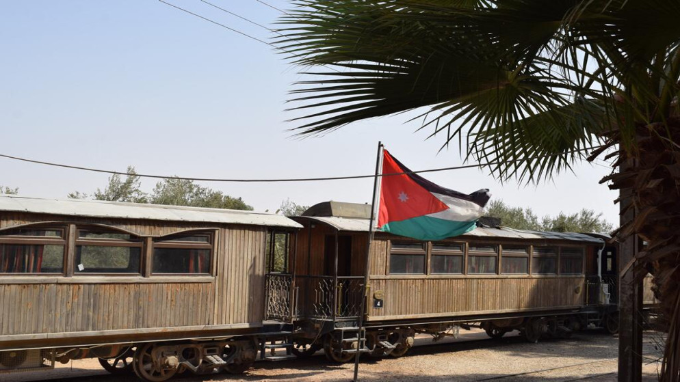 قطار داخل مؤسسة الخط الحديدي الحجازي الأردني. (المملكة)