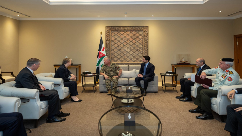 جلالة الملك عبدﷲ الثاني يستقبل وزيرة الخارجية والكومنولث والتنمية البريطانية إيفيت كوبر