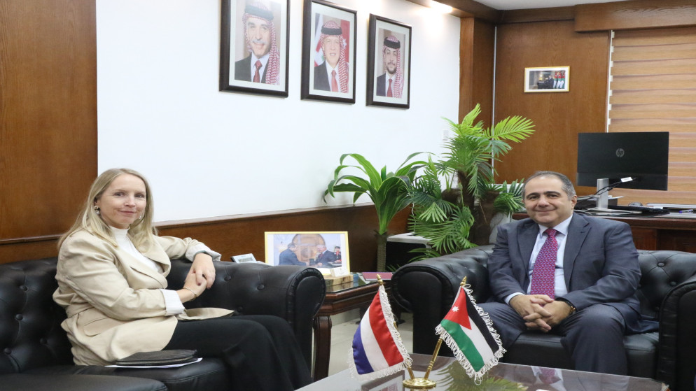 وزير الاستثمار يبحث مع سفيرة مملكة هولندا تعزيز التعاون الاقتصادي والاستثماري بين البلدين