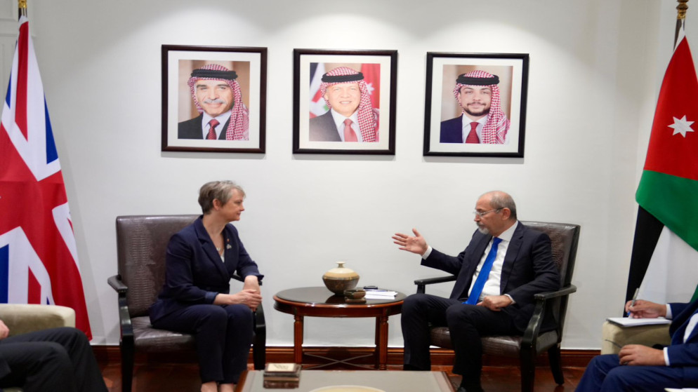 نائب رئيس الوزراء ووزير الخارجية وشؤون المغتربين أيمن الصفدي ووزيرة الخارجية والتنمية البريطانية إيفيت كوبر.