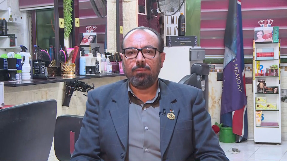 رئيس مجلس إدارة اللجنة المؤقتة لنقابة أصحاب صالونات الحلاقة، محمود عيد خلال حديثه لـ"المملكة".الزرقاء.4/1/2025.(المملكة)