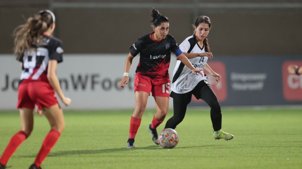 جانب من مباريات دوري المحترفات لكرة القدم