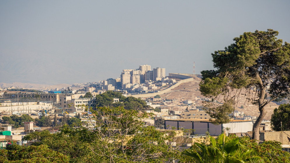 مشهد عام لمستوطنة مقامة على أراضي الضفة الغربية. (istockphoto)