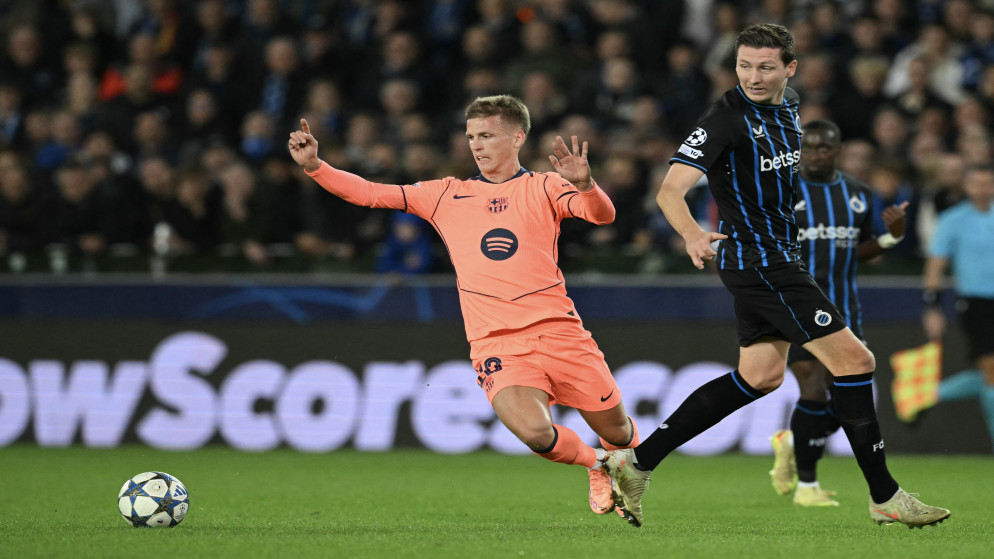 جانب من مباراة كرة القدم بين كلوب بروج وبرشلونة على ملعب جان بريدلستاديون في بروج، 5 تشرين الثاني 2025. (أ ف ب)