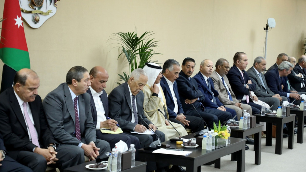 رئيس الديوان الملكي يلتقي 200 شخصية من أبناء وبنات المحافظة