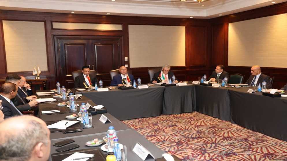 وزير النقل نضال القطامين خلال انعقاد الجمعية العمومية الـ86 لشركة الجسر العربي للملاحة في القاهرة.