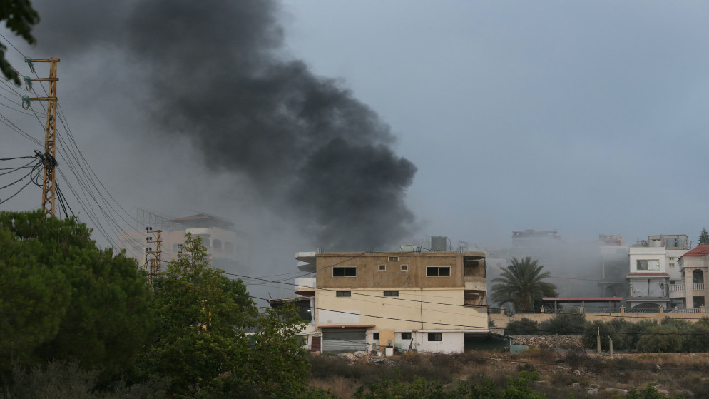 صورة أرشيفية لدخان يتصاعد من موقع غارة جوية إسرائيلية استهدفت قرية طير دبا في جنوب لبنان في 6 تشرين الثاني 2025. (أ ف ب)