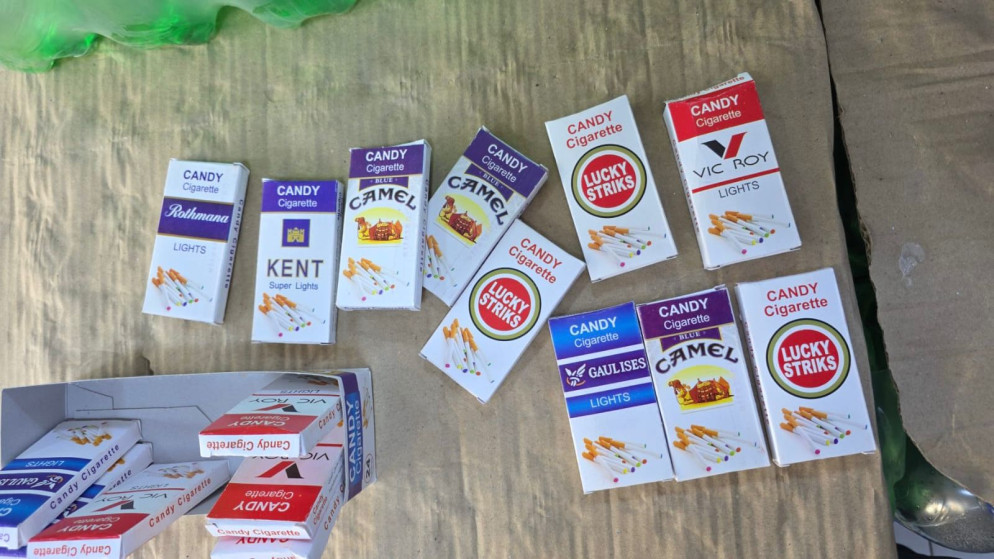 الغذاء والدواء: إغلاق بقالة بعد ضبط علكة مخالفة على شكل سجائر.