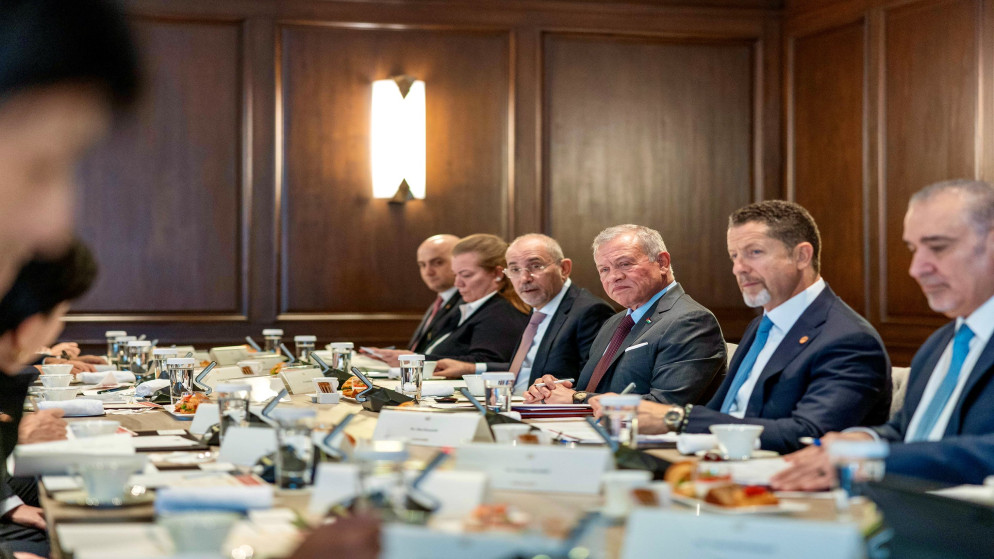 جلالة الملك عبد الله الثاني خلال لقائه بممثلين عن شركات يابانية وغرفة التجارة والصناعة اليابانية في طوكيو. (الديوان الملكي الهاشمي)