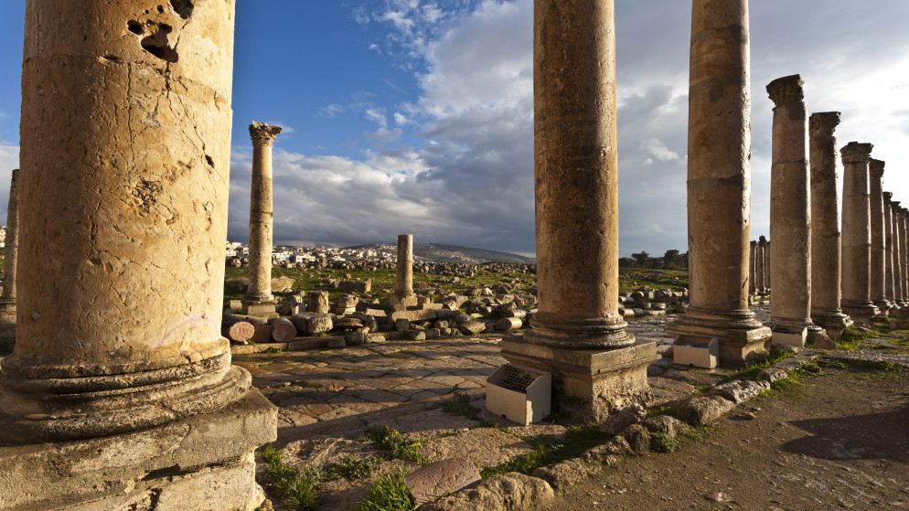 شارع الأعمدة في الموقع الأثري لمدينة جرش. (istockphoto)