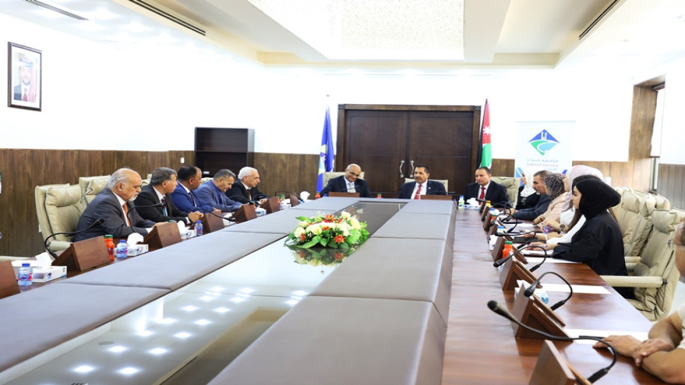 رئيس هيئة المديرين في جامعة جدارا شكري المراشدة يستقبل نقيب الصحفيين الأردنيين طارق المومني وعددًا من أعضاء مجلس النقابة والهيئة العامة. (نقابة الصحفيين)