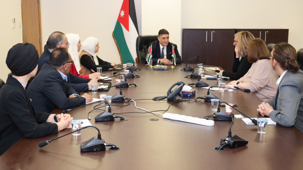 الأمين العام لوزارة النقل يلتقي مسؤولين من مكتب الأرصاد الجوية البريطاني والمعهد الدولي لإدارة المياه ضمن مشروع "جاهز". (وزارة النقل)