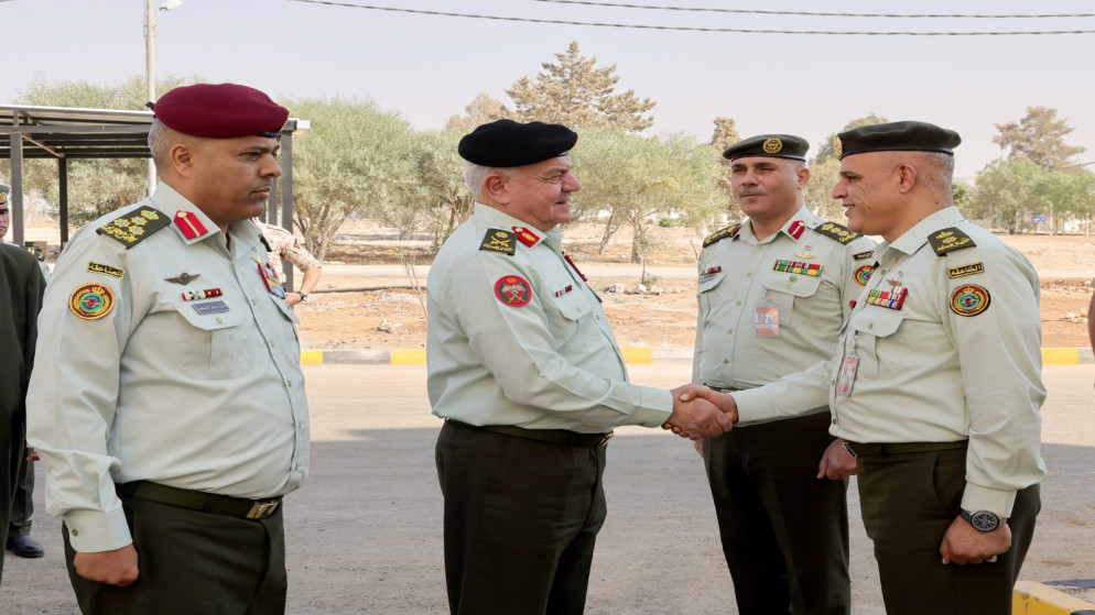 رئيس هيئة الأركان يزور مديرية أمن وحماية المطارات ويفتتح عدداً من المباني