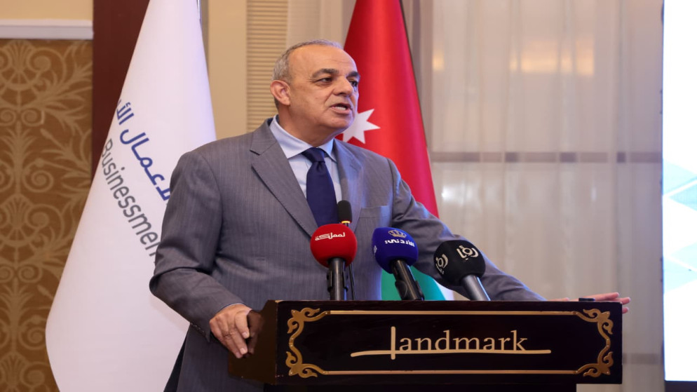 وزير السياحة والآثار عماد حجازين