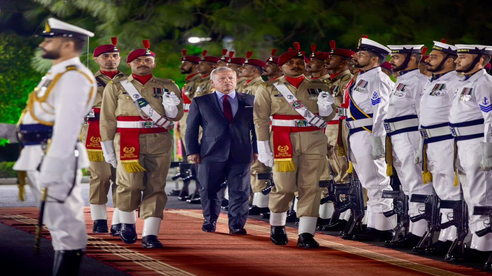 جلالة الملك عبدﷲ الثاني لدى لقائه رئيس الوزراء الباكستاني محمد شهباز شريف. (المملكة)
