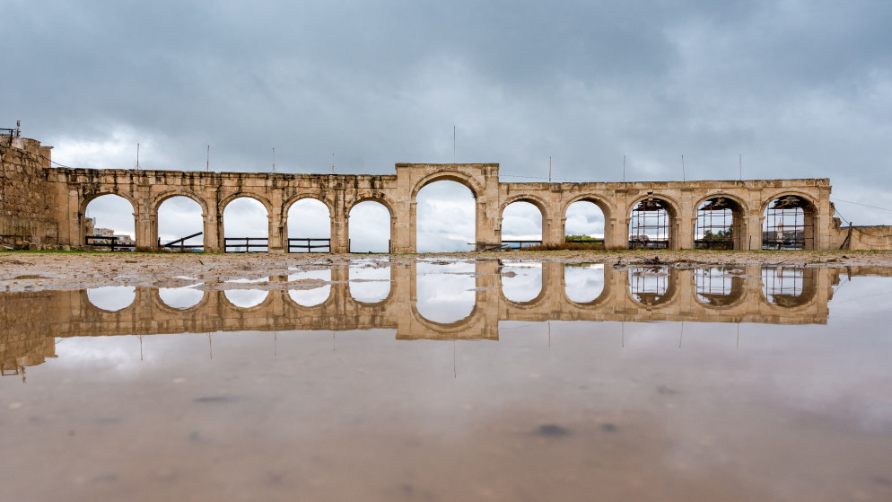 صورة توضيحية للآثار الرومانية في مدينة جرش الأثرية بعد هطول أمطار. (istockphoto)