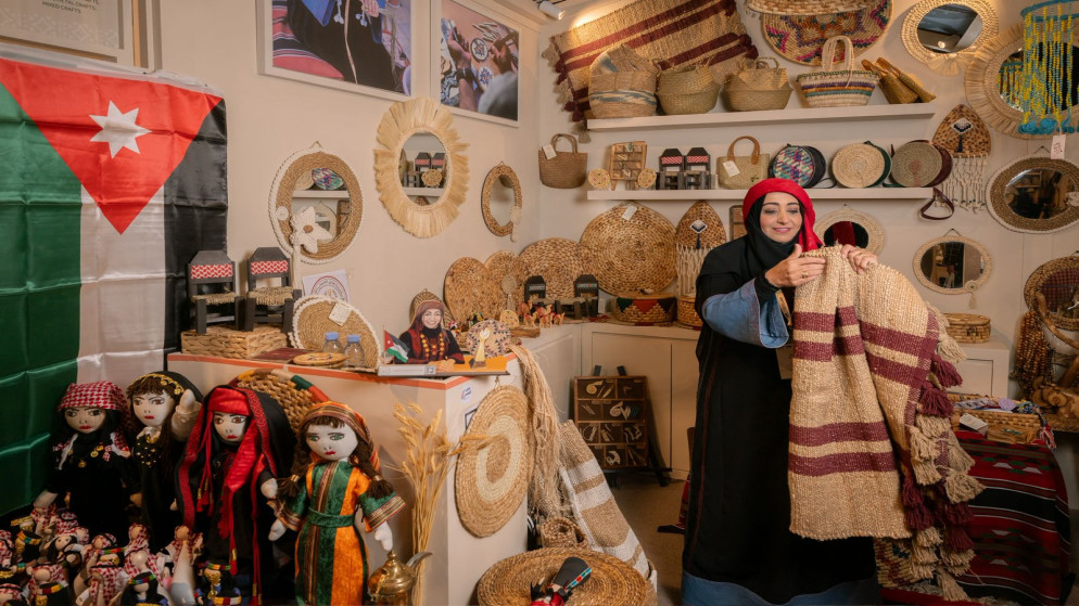 الحرفية في مجال القشيات والألياف النباتية وصناعة الدمى التراثية هديل الصبيحي