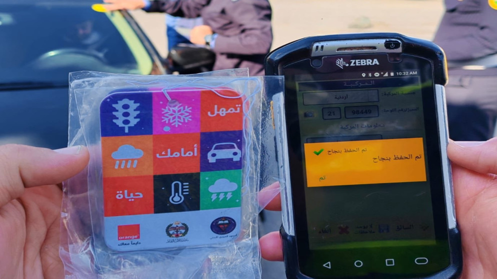 جانب من الحملة التوعوية لتفقد جاهزية المركبات. (مديرية الأمن العام)