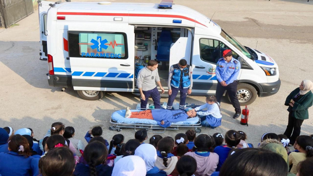 يستهدف البرنامج جميع طلبة المدارس على مدار العام الدراسي ليشمل طلبة الصّفوف من الخامس حتى الصف العاشر. (مديرية الأمن العام)