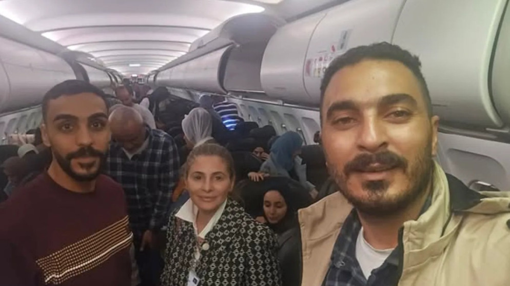 صحيفة هآرتس الإسرائيلية تقول إن جمعية يديرها إسرائيلي وراء نقل فلسطينيين من غزة عبر مطار رامون. (صورة متداولة عبر الإنترنت)