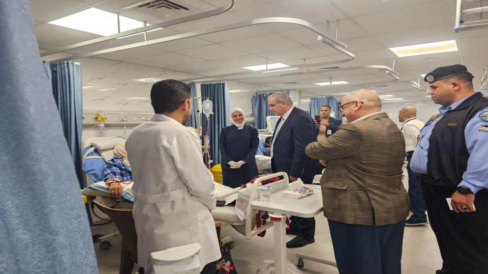 وزير الصحة إبراهيم البدور خلال جولة تفقدية في مستشفى الشونة الجنوبية.
