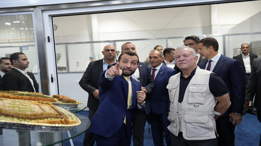 جانب من جولة جلالة الملك عبدالله الثاني في مصانع شركة الحاج محمود حبيبة وأولاده في القسطل