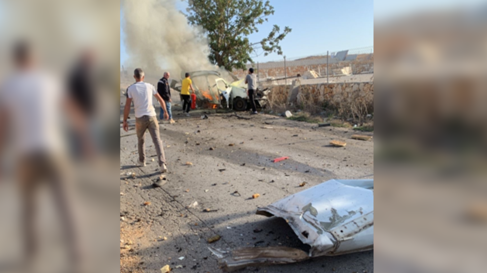 مسيرة إسرائيلية تستهدف سيارة في منطقة عين السماحية.