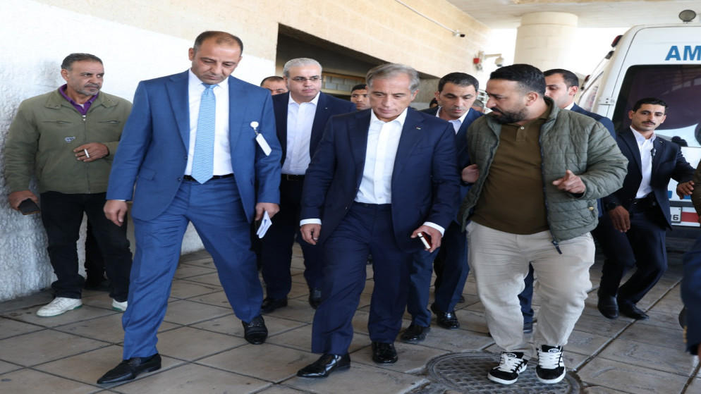 رئيس الوزراء جعفر حسان، الأحد، مستشفى الزرقاء الحكومي