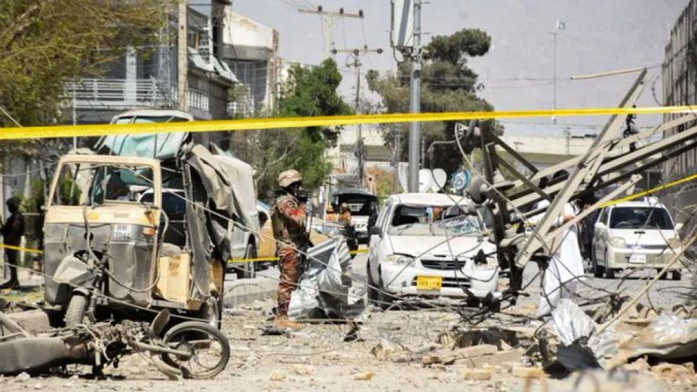 مقتل 3 أشخاص بهجوم مسلح على مقر للقوات شبه العسكرية في باكستان.