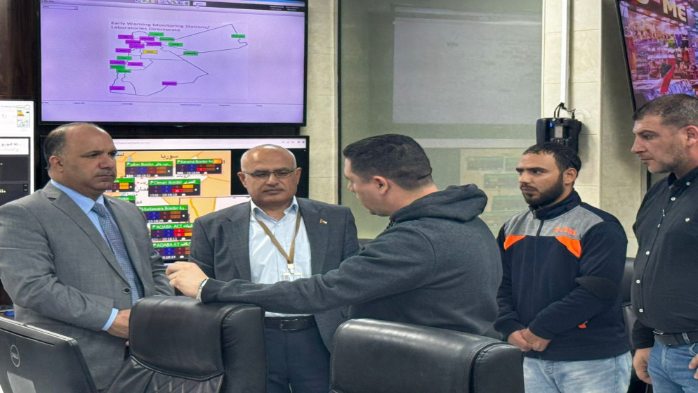 رئيس مجلس مفوضي هيئة تنظيم قطاع الطاقة والمعادن زياد السعايدة يتابع سير العمل وإجراءات الطوارئ من مركز المراقبة والطوارئ في عمّان.